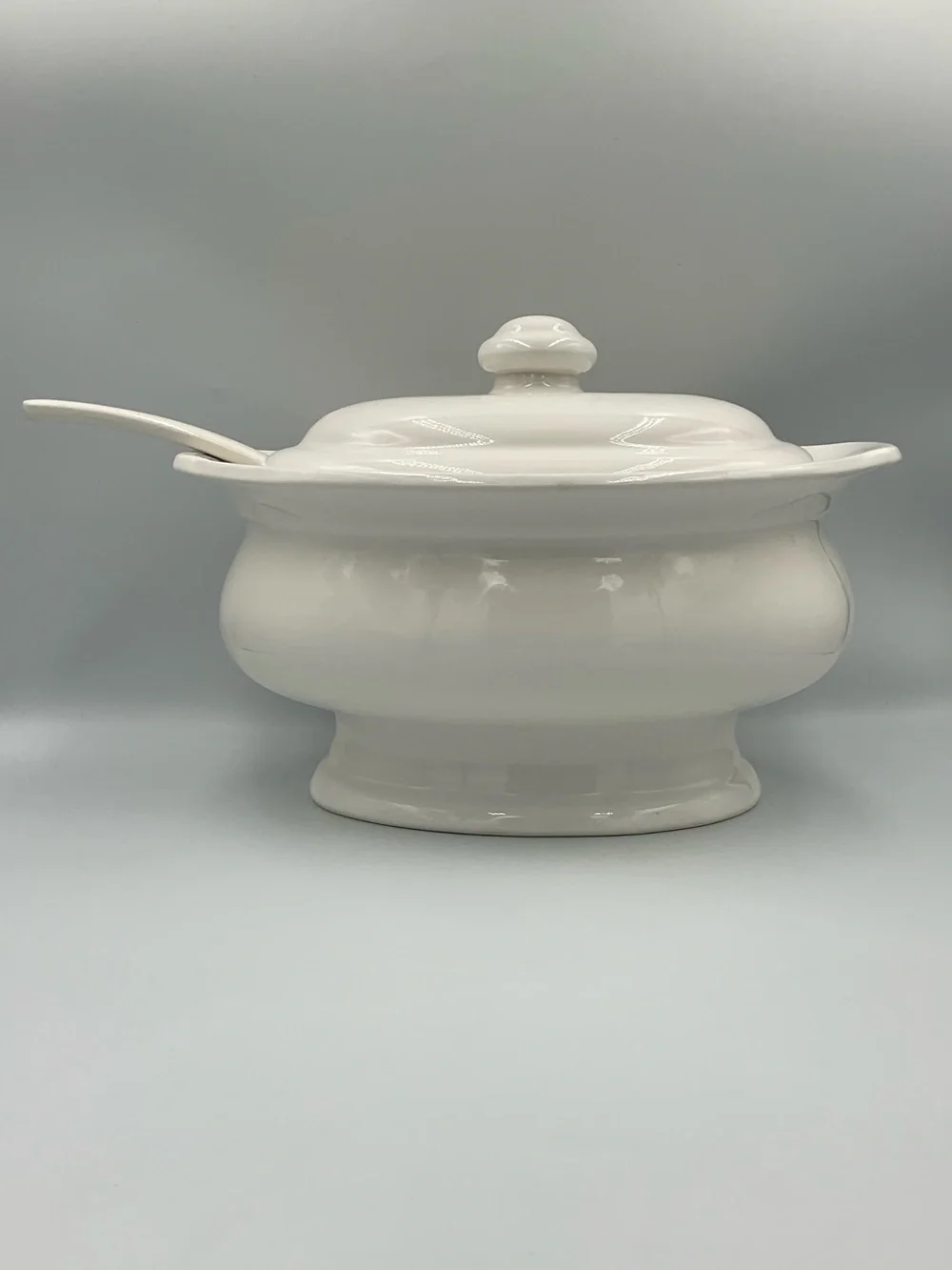 Vintage Pfaltzgraff Hearth #160 Off-white 3.5qt Lidded Soup Tureen with Ladle